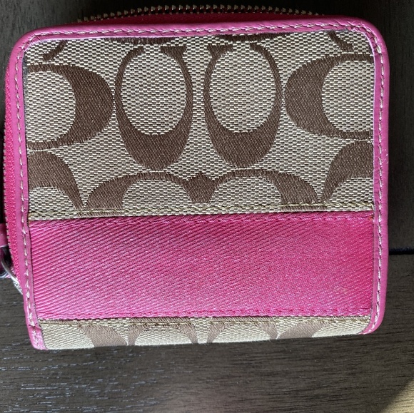 Coach bi fold wallet GUC - Picture 2 of 4